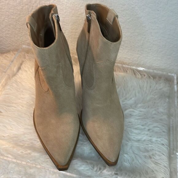 Vince Camuto Gredile Women's Suede Ankle boot | Tan | size 7.5 - Picture 6 of 9
